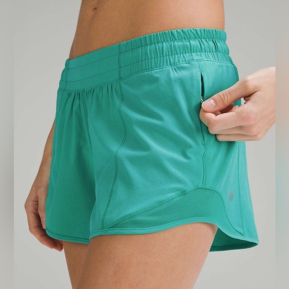 C - Lululemon Hotty Hot Low-Rise Lined Short 4" - Picture 4 of 7